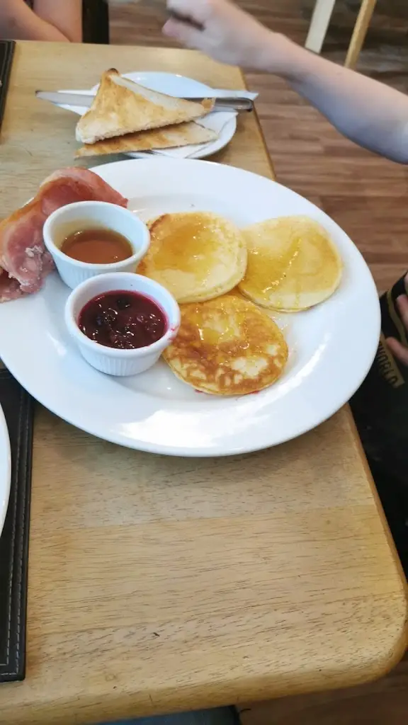 Ellie McGuires Restaurant_Claremorris_slider_image_3