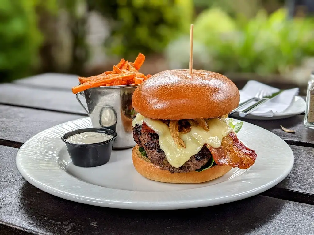 andrew mcmillan_The Manhattan-Beer & Food Co_Raheny_review