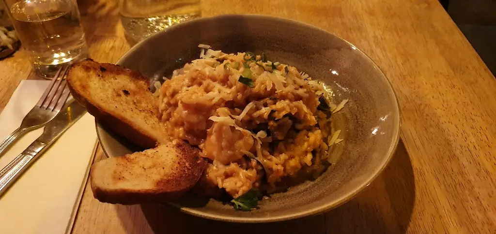 Daniel Ragua_The Oarsman_Ringsend_review