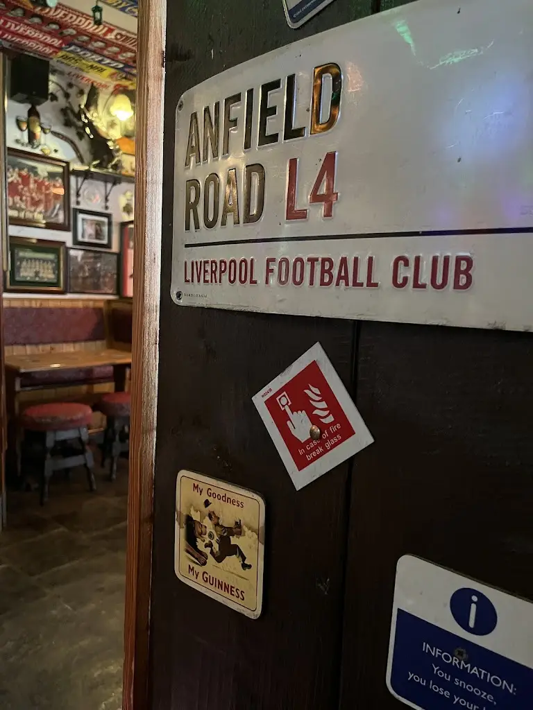 Mekala Kannan Bragg_The Shamrock Bar_Claremorris_reseña