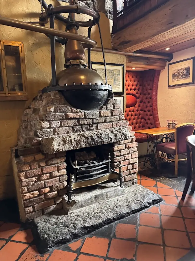 Romain Balducci_An Poitín Stil_Rathcoole_review