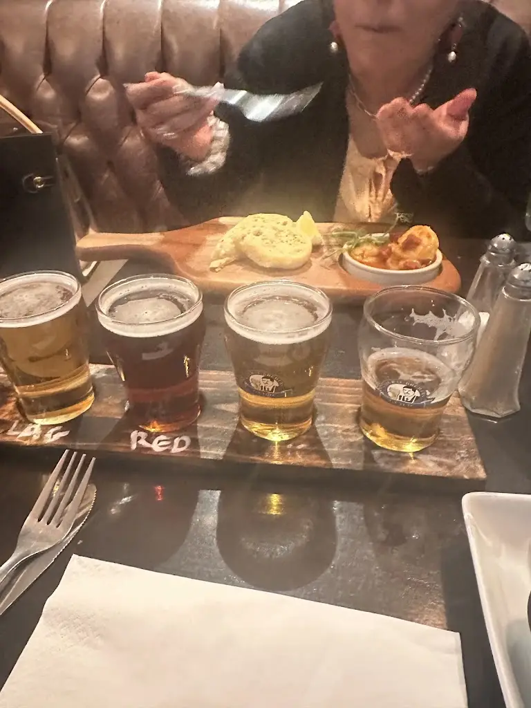 Oscar O'Duchon_Lock 13 Brewpub_Sallins_review