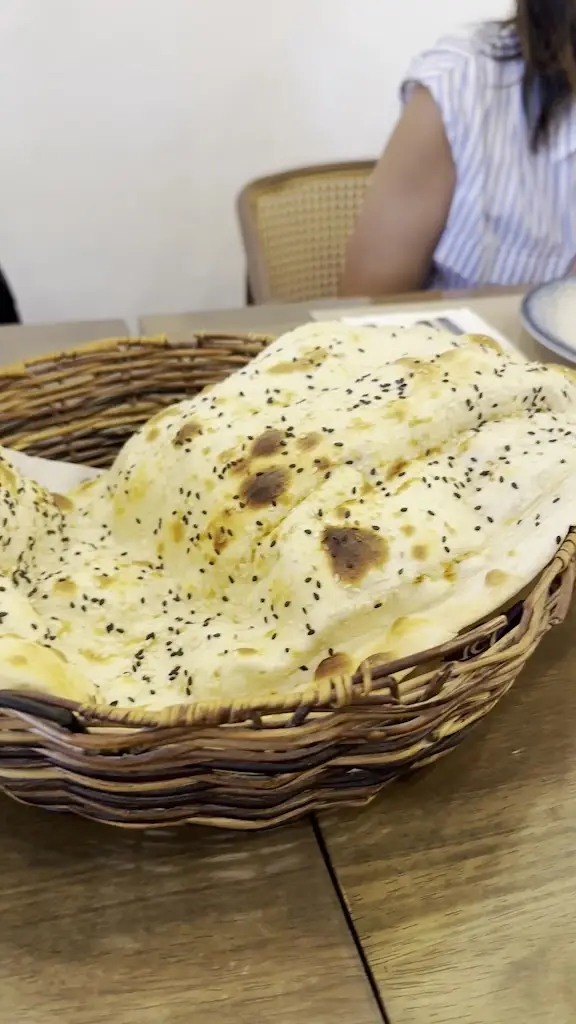 Aidan Hyland_Zaytoon Sandyford_Sandyford_reseña