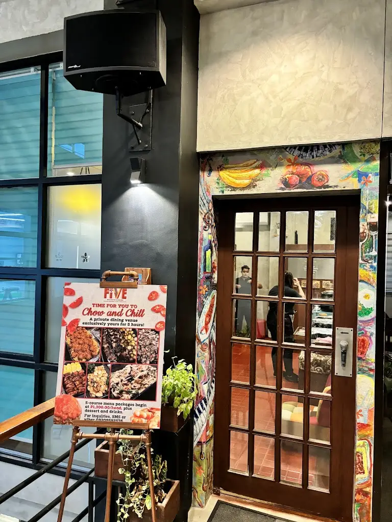 Clodagh_Old Warehouse_Uíbh Fhailí_review