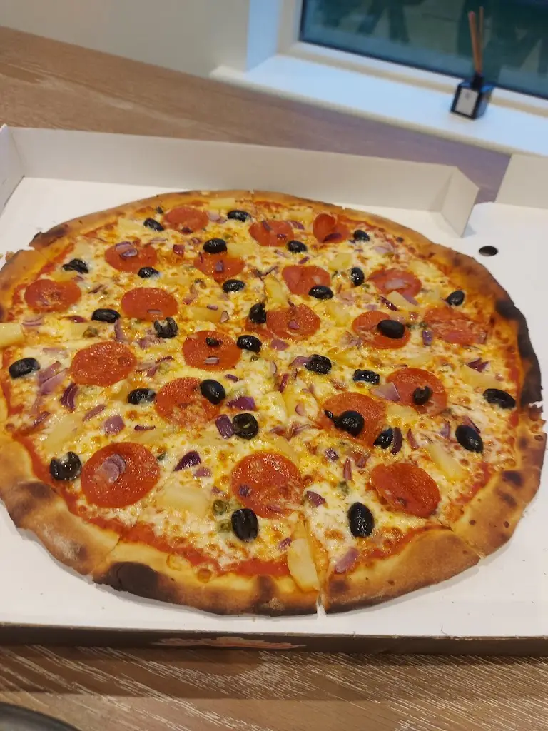 Papa Pizza_Ardnacrusha_slider_image_1