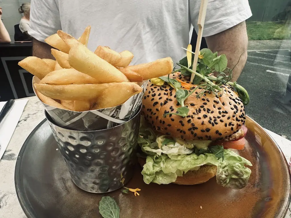 Kelly Benthall_Lava Rock_Cahir_Bewertung