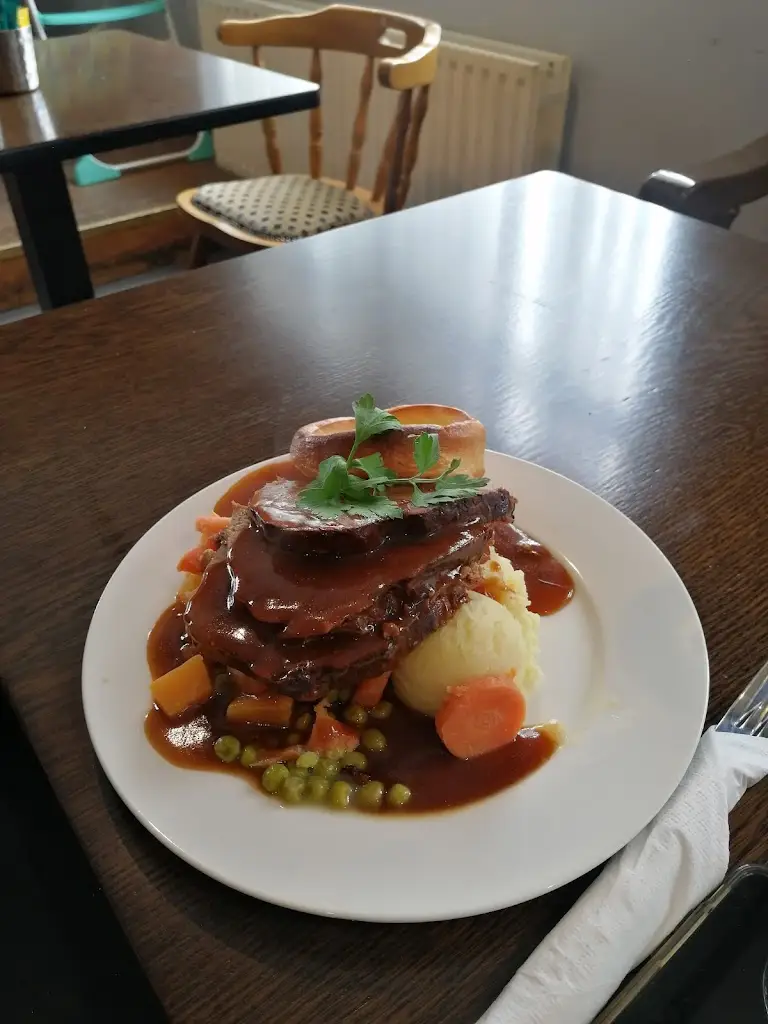 Antony Powell_The Thatch Bar and Restaurant_Askeaton_reseña