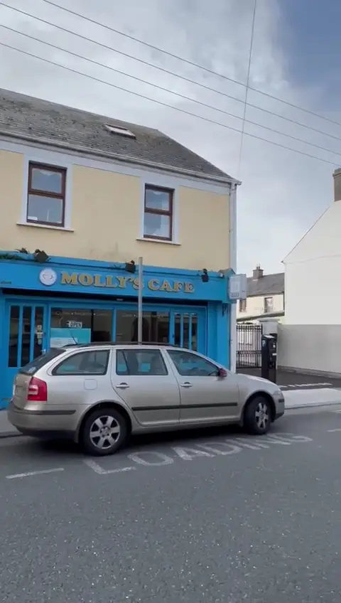 oksana osiniene_Molly's Cafe_Skerries_review