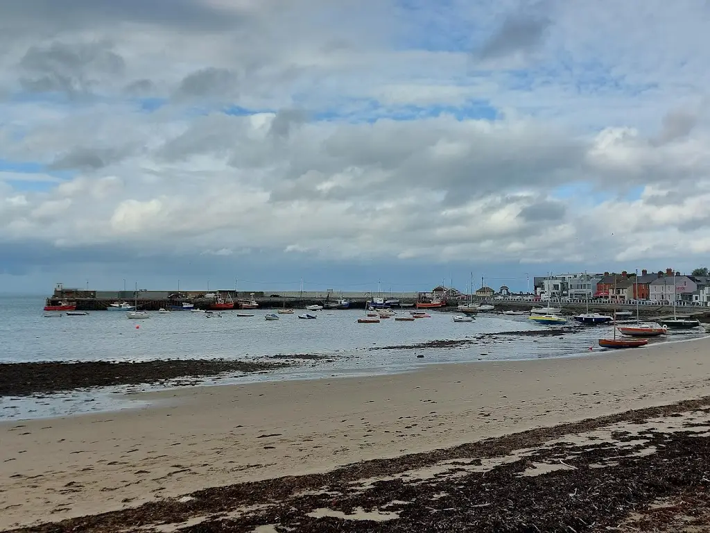 Peter Meade (Man in Hat)_Joe Mays_Skerries_reseña