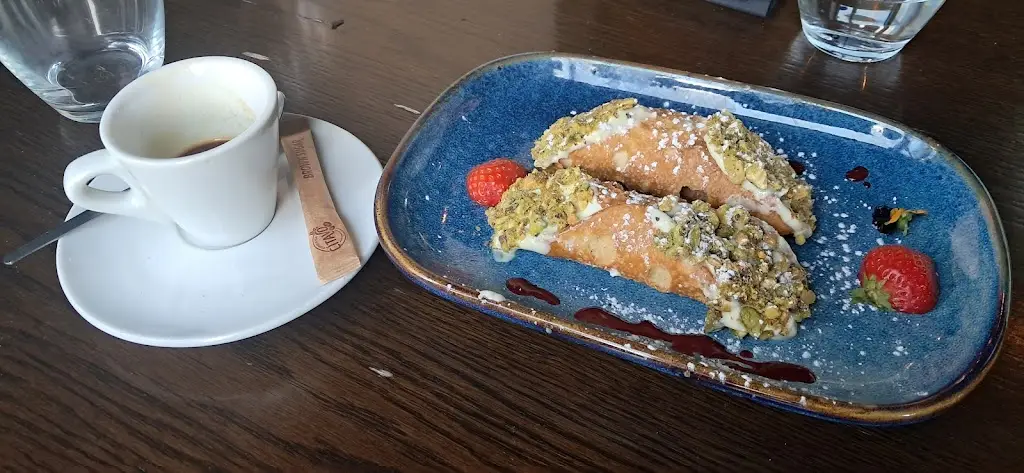 Guitar Lady_Tuscany Bistro Castletroy_Annacotty_review