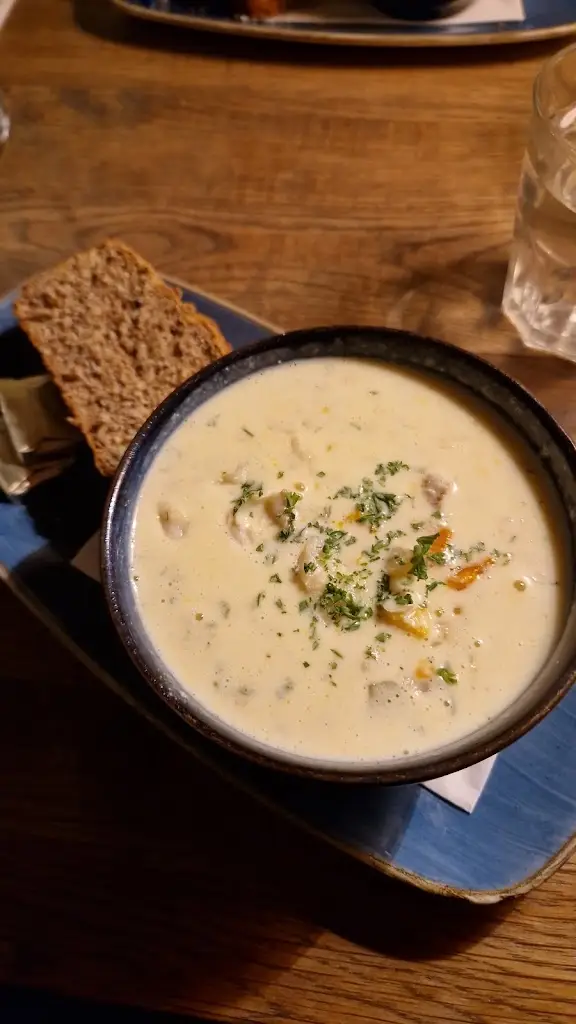 Sarah de Garis_Guy's Seafood Bar Clifden_Clifden_review