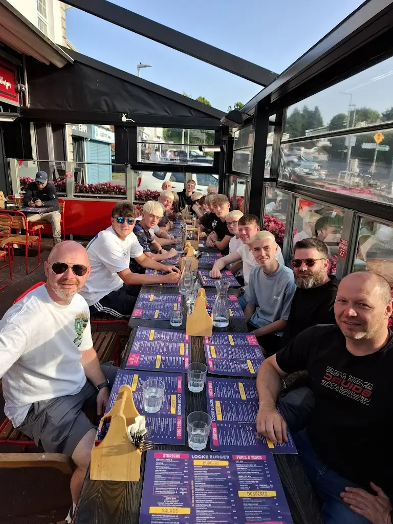 Phil Harper_Locke Burger Castletroy_Annacotty_reseña