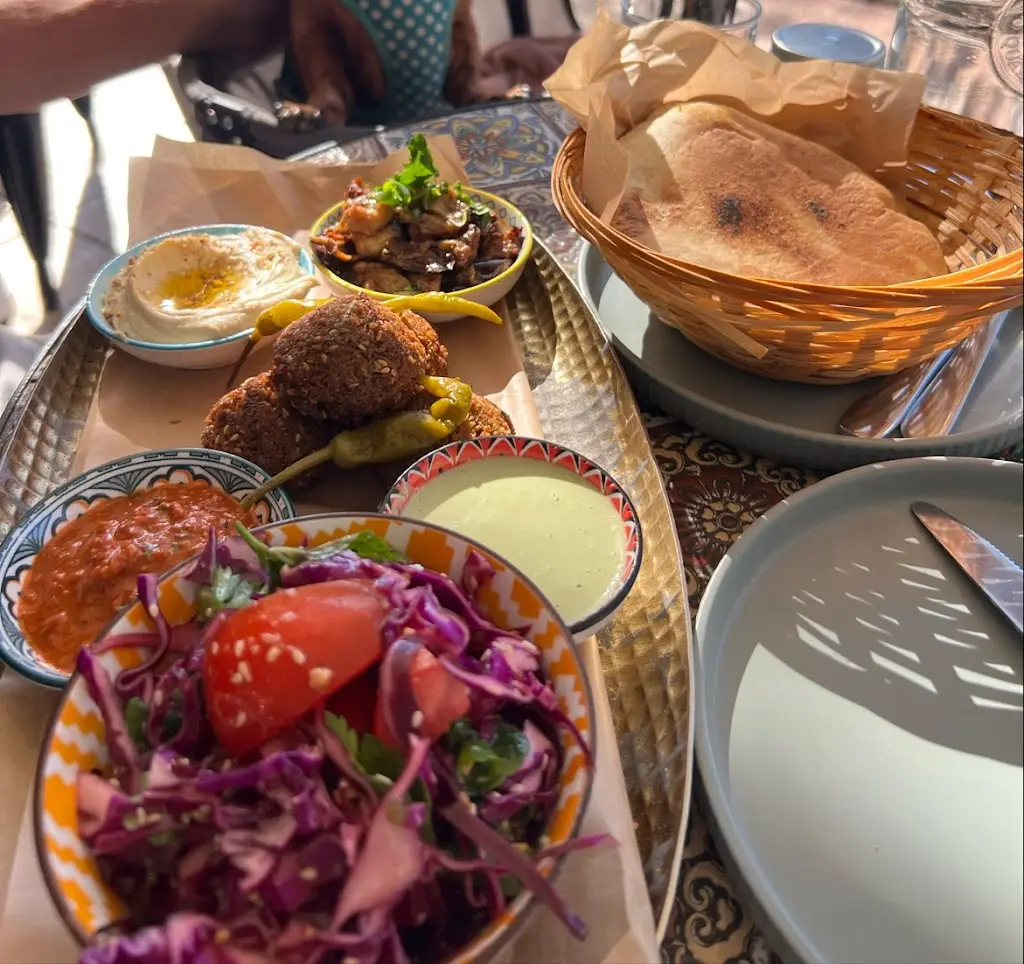 Ayumi Maisumi_E J Kings Bar & Restaurant_Clifden_review