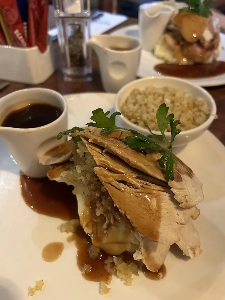 Niamh Q_Neville's Cross Inn_Adare_review