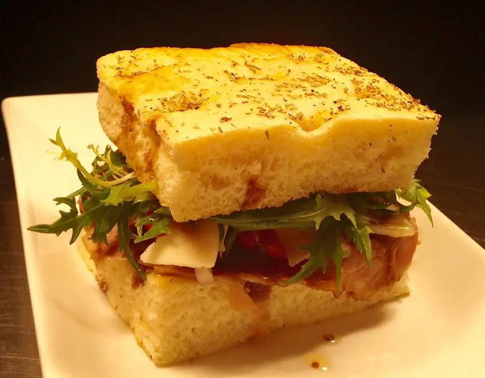 Griffin's Bar Live Music & Bar Food_Clifden_slider_image_3