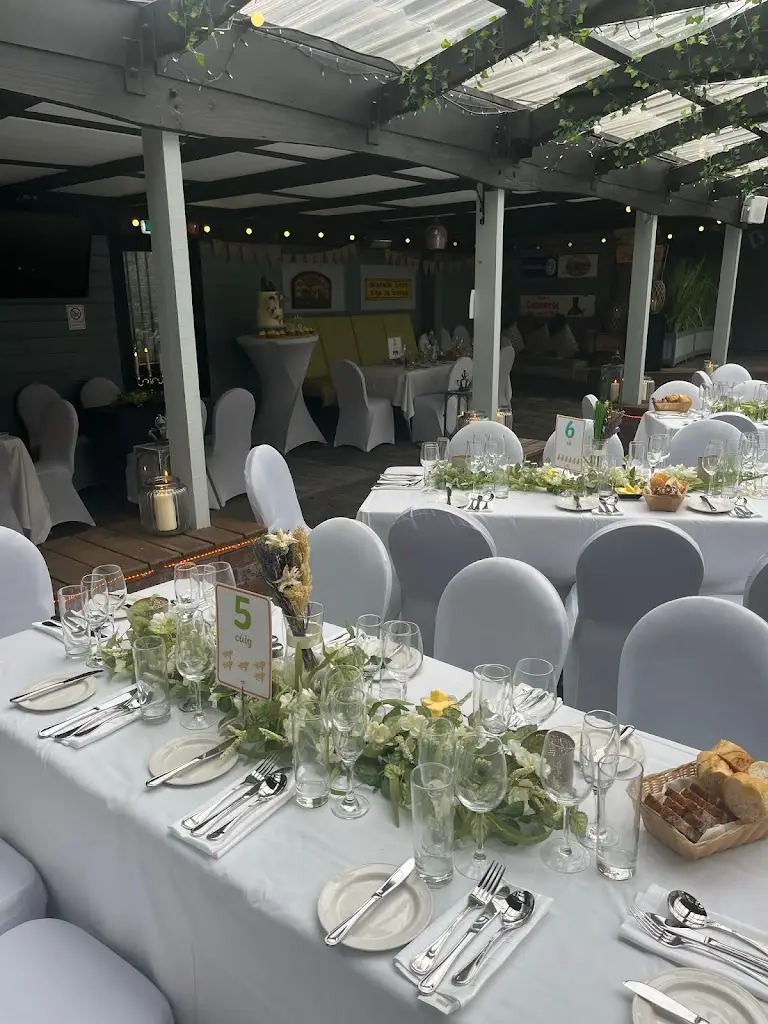 Bradshaw's Bar_Castleconnell_slider_image_3