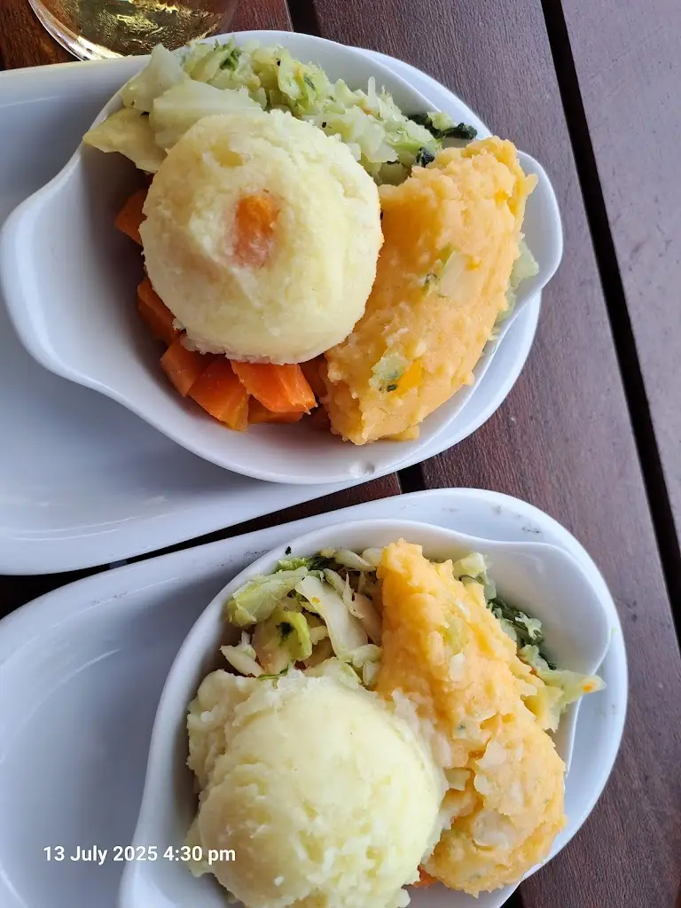 Crystal Leader_The Snug_Bantry_review