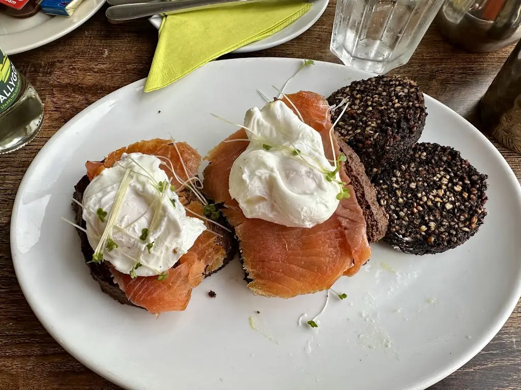 Róisín_De Barras_Bantry_review