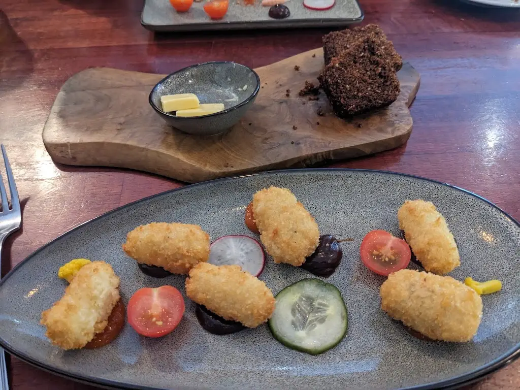 Helen Murray_Donemark West_Bantry_review