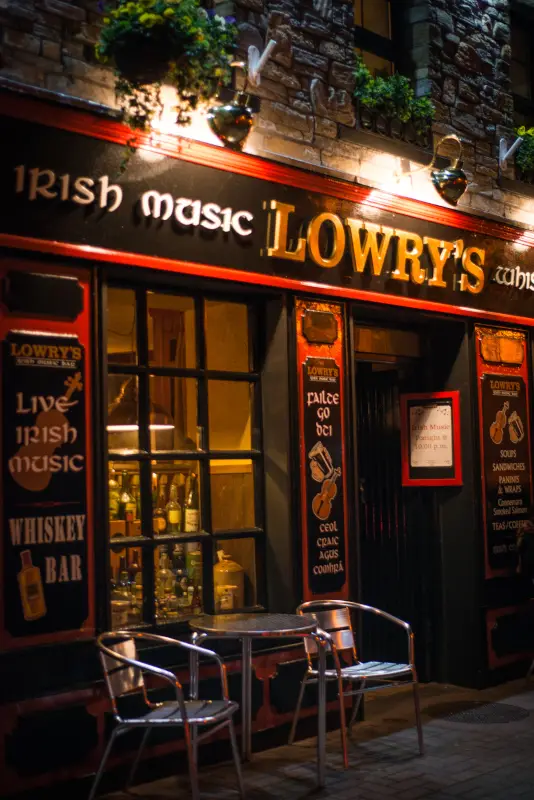 Lowry's Music & Whiskey Bar restaurant à Clifden