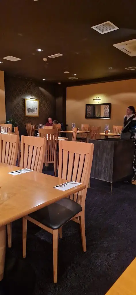 Anne Harvey-chisholm_Royal Pacific_Carrigaline_reseña