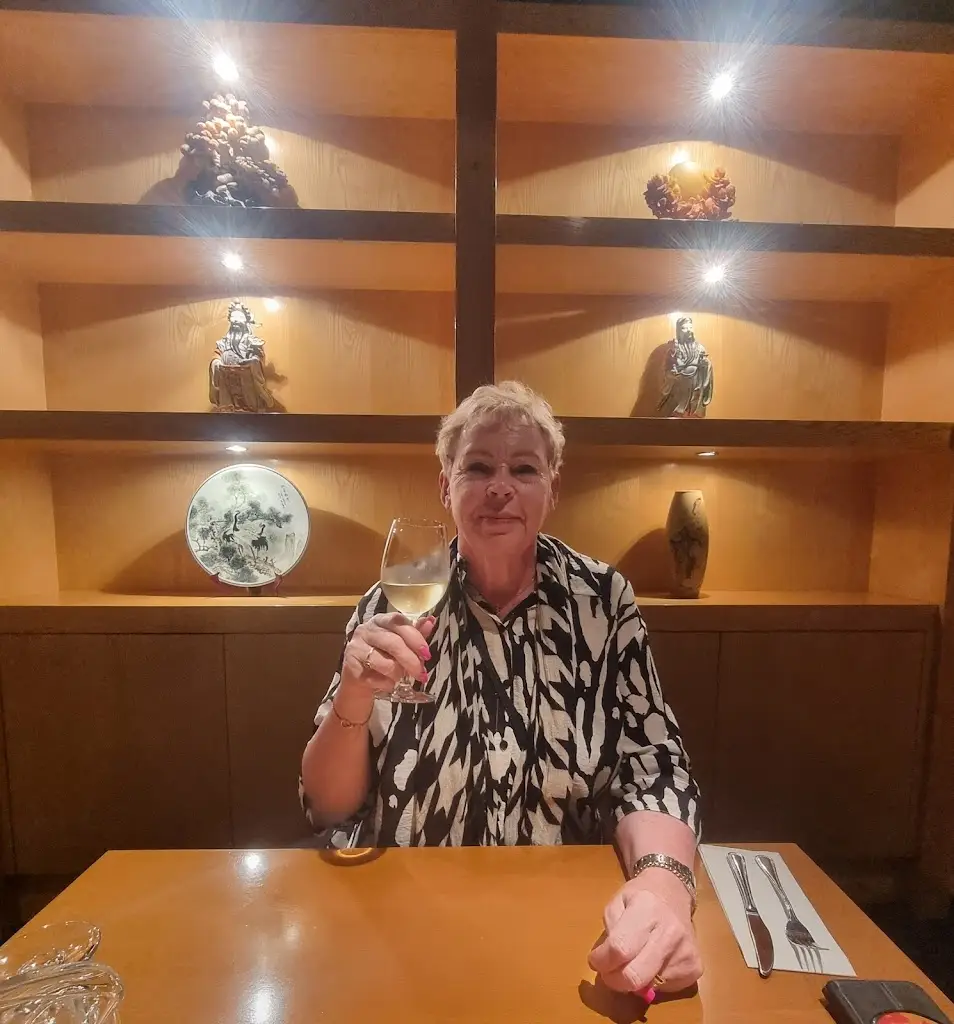 Scott Chisholm_Royal Pacific_Carrigaline_reseña