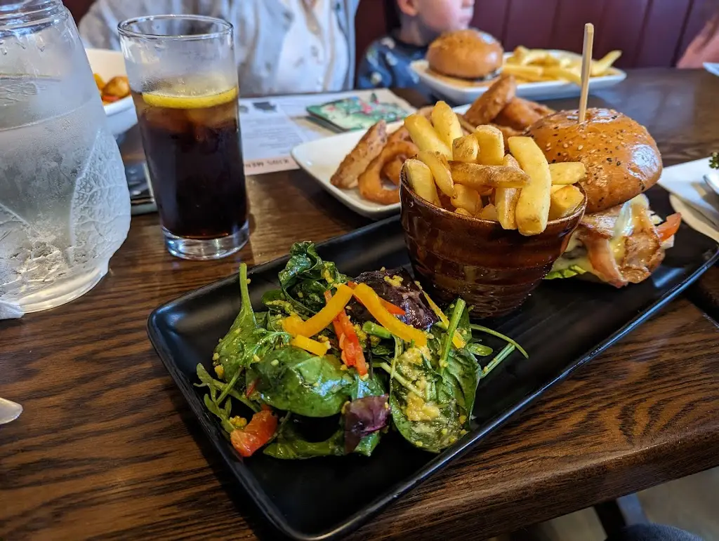 Signal Bar and Restaurant_Clifden_slider_image_3