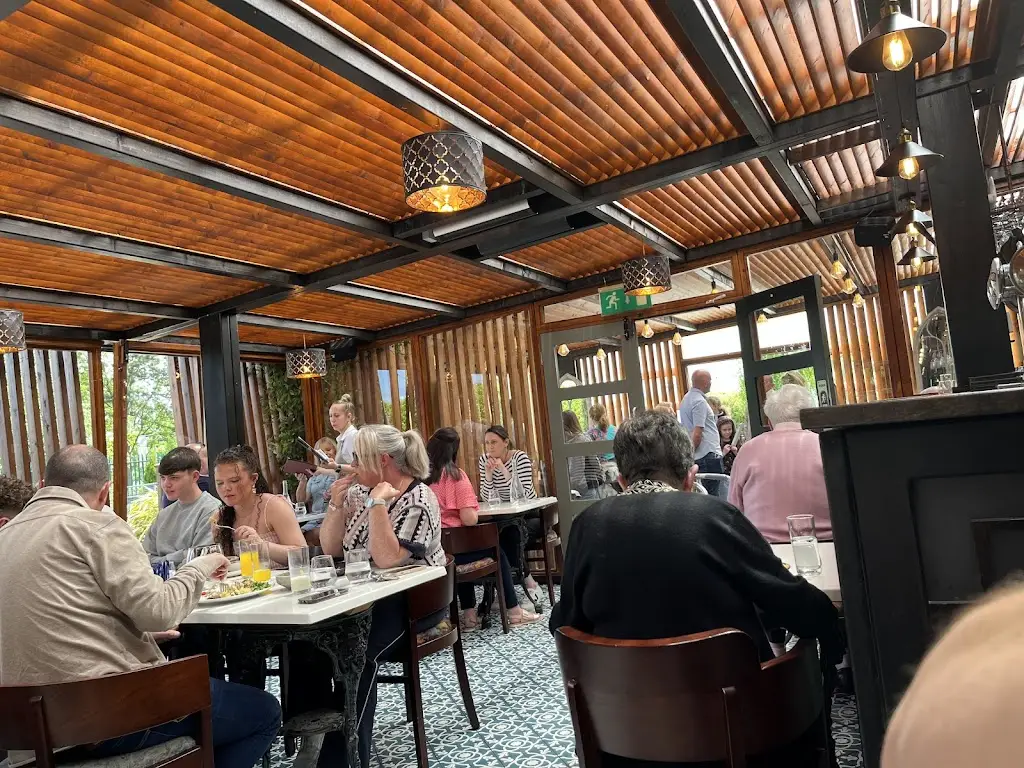 Tom Hallahan_Bramley Lodge_Carrigtwohill_review