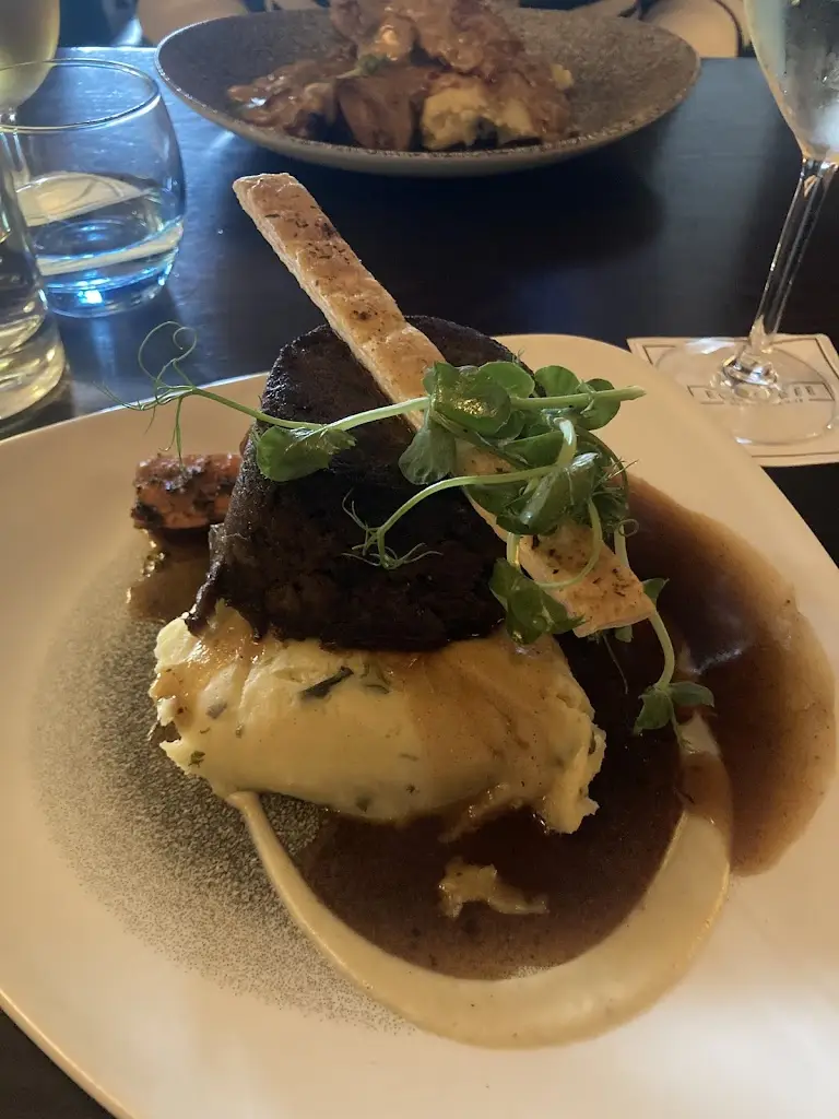 Laura Leahy_The Elm Tree Glounthaune_Carrigtwohill_review