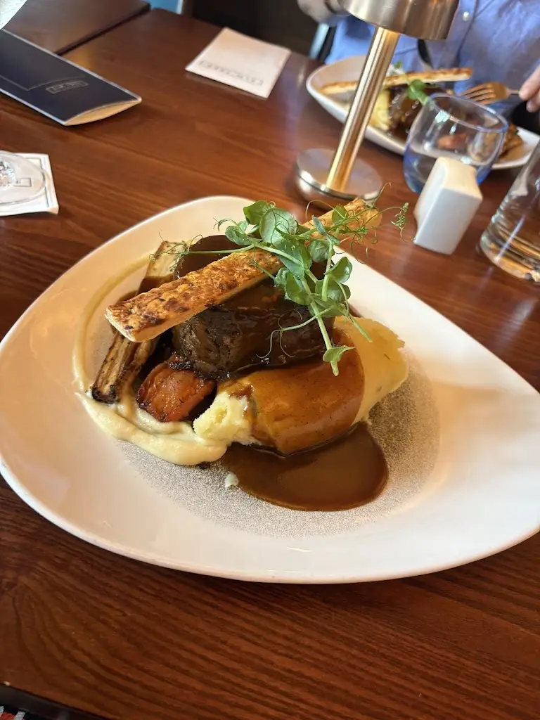 Jessica Sweeney_The Elm Tree Glounthaune_Carrigtwohill_review