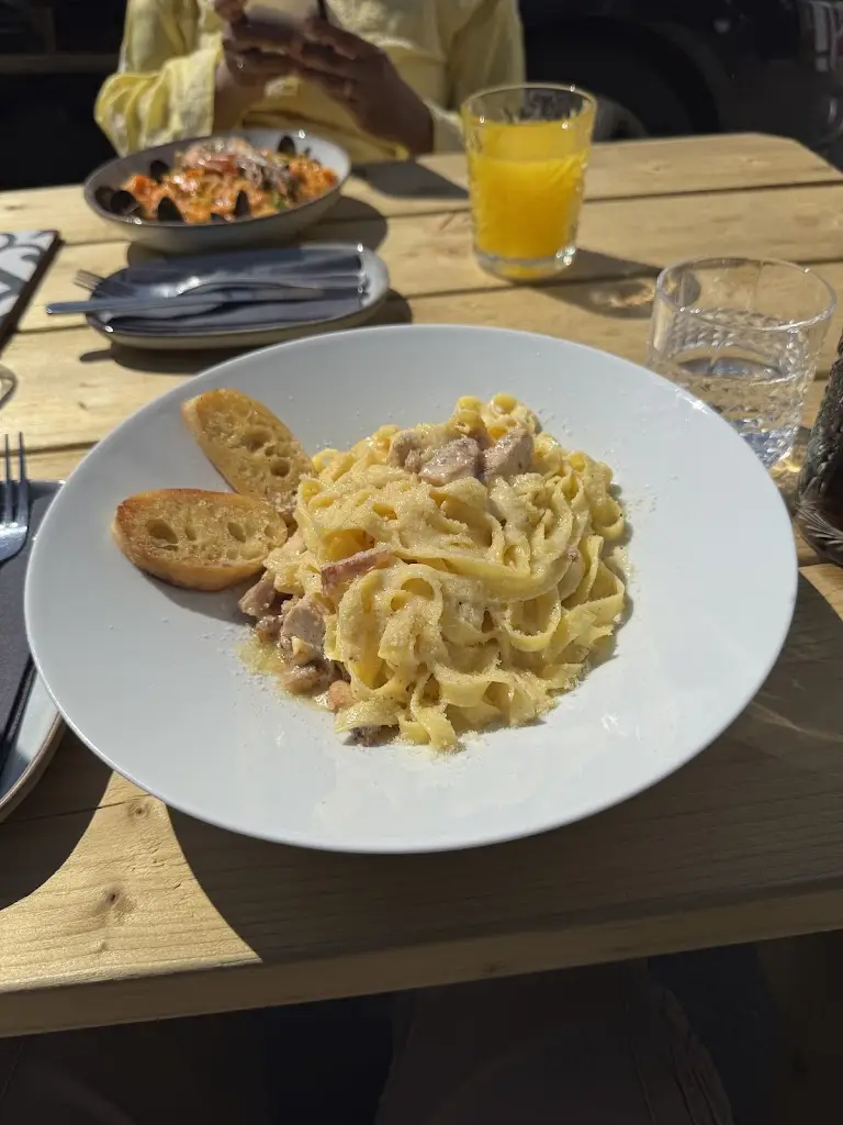 Sabarna Chakravarty_The Lamplight Wine Bar & Shop_Clifden_review