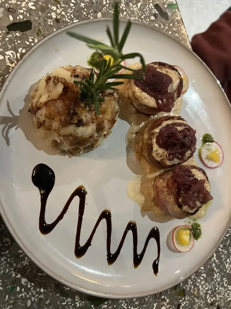 Julia H_The Lamplight Wine Bar & Shop_Clifden_review