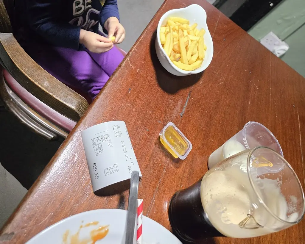 A J (Lexi)_The Anchor Bar_Cahersiveen_reseña