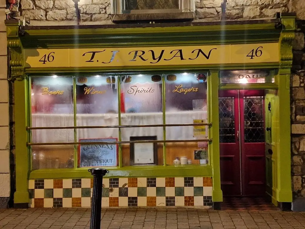 TJ Ryan Traditional Irish Pub_Cashel_slider_image_1