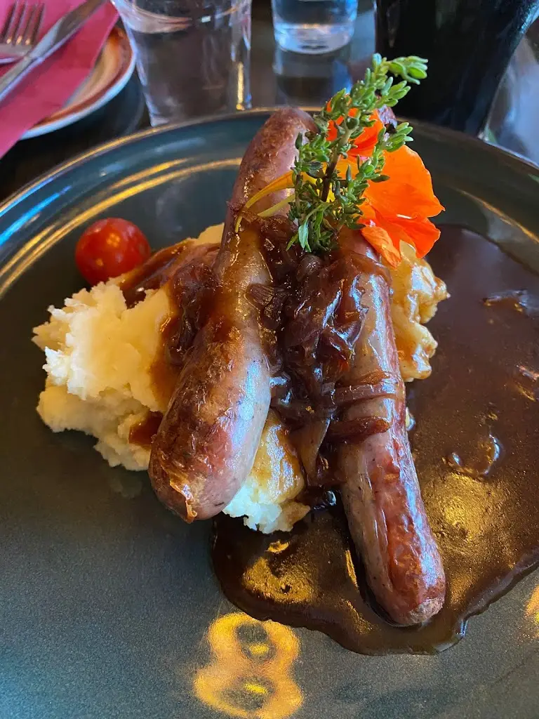 Quitterie Lamort de Gail_Ravi's Bar and Restaurant_Clifden_avis