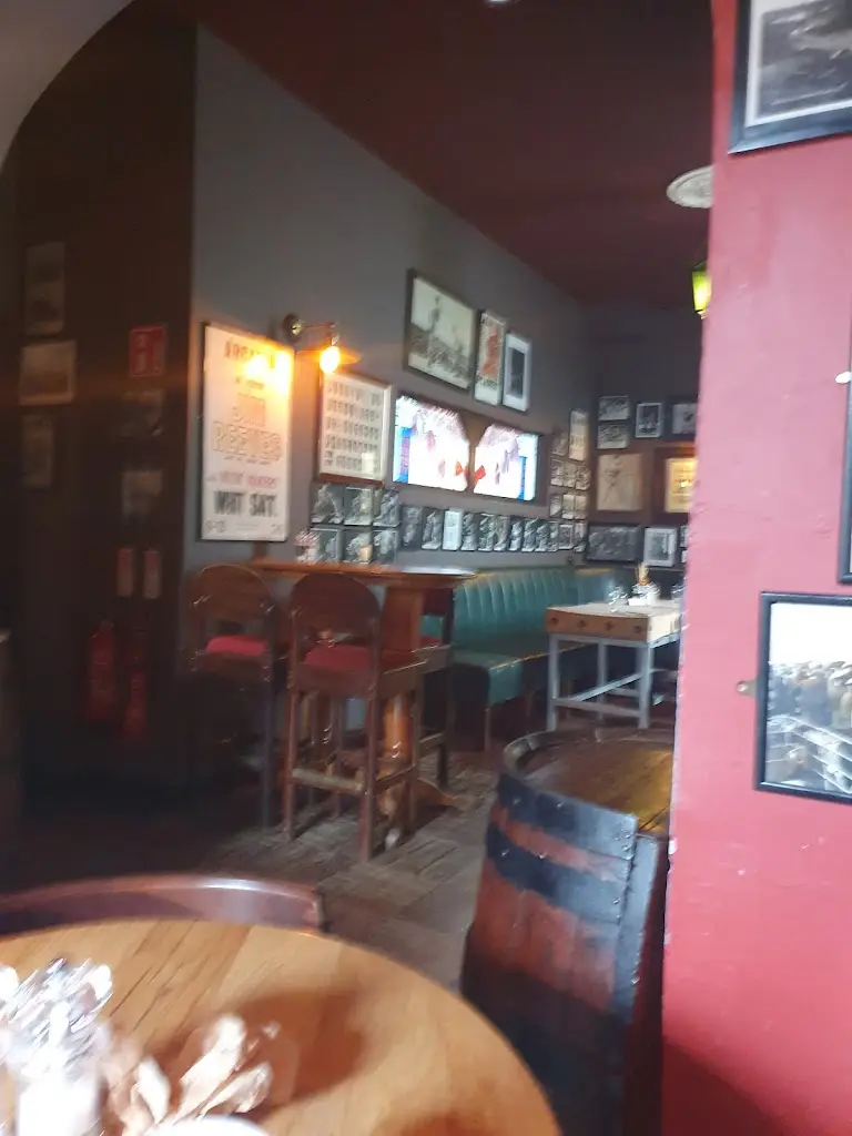 kieran Kenneally_Cronin's Pub_Crosshaven_review