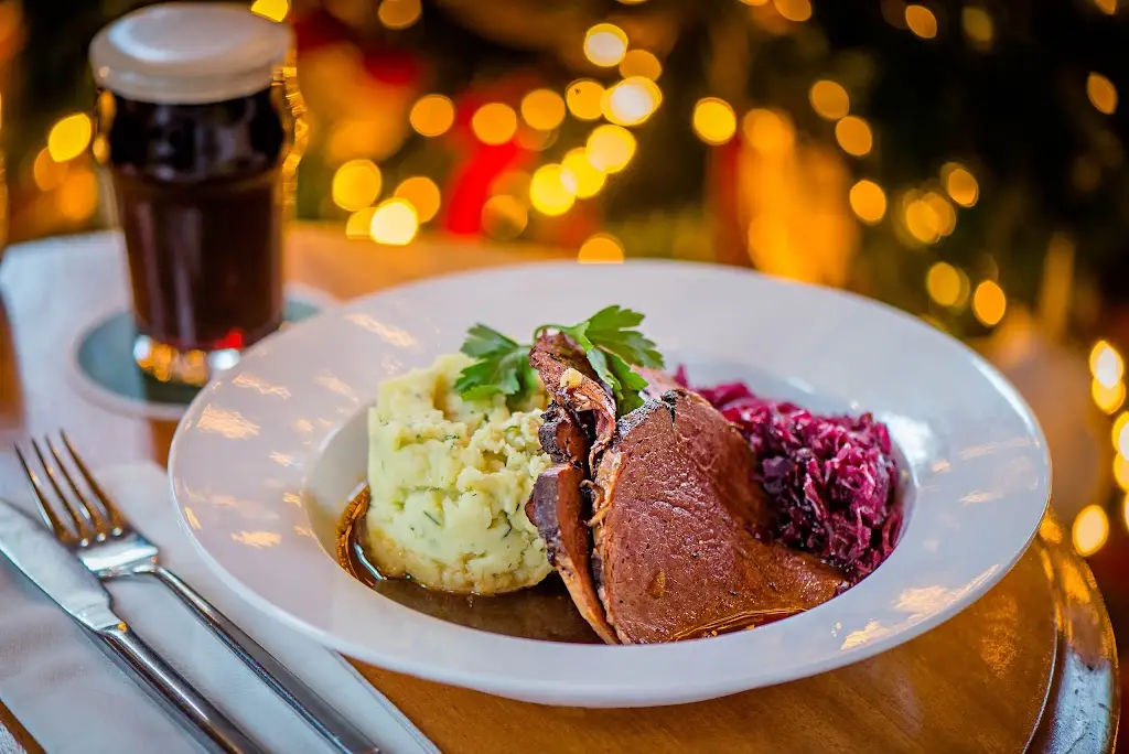 Cronin's Pub_Crosshaven_slider_image_3