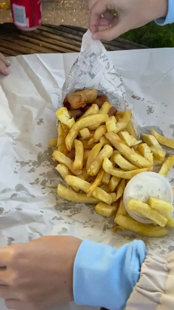 Chish 'N' Fips_Crosshaven_slider_image_2