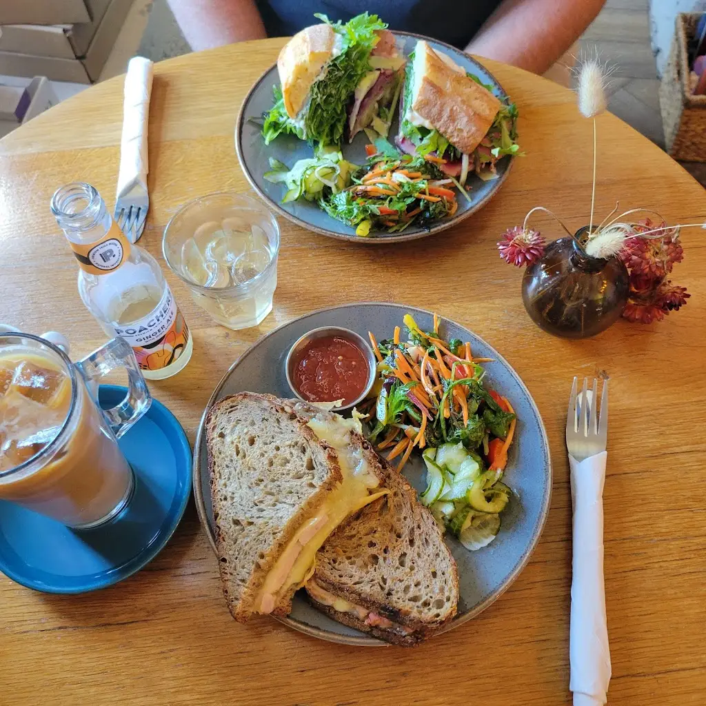 Abigail O'Shea_2pointroad_Crosshaven_recensione