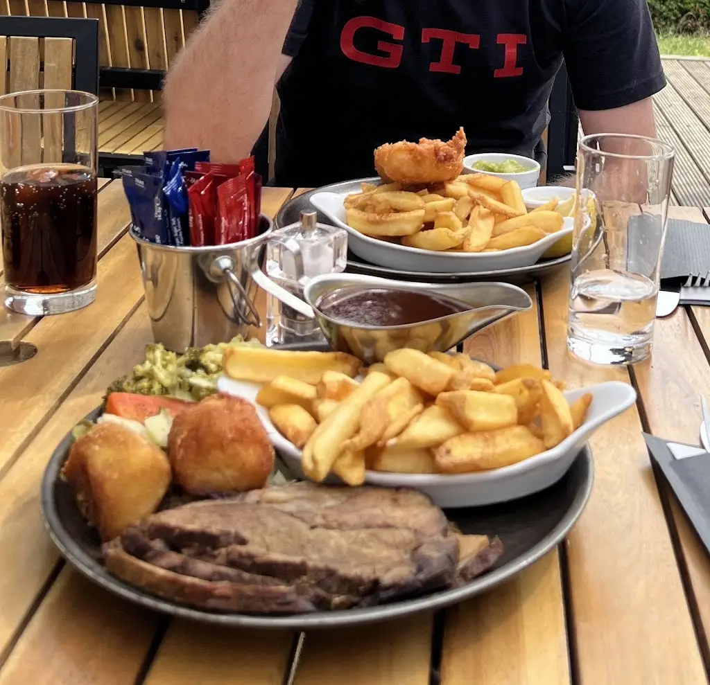 Wendikaa Lim_Driver's at the 19th_Cluain Meala_reseña