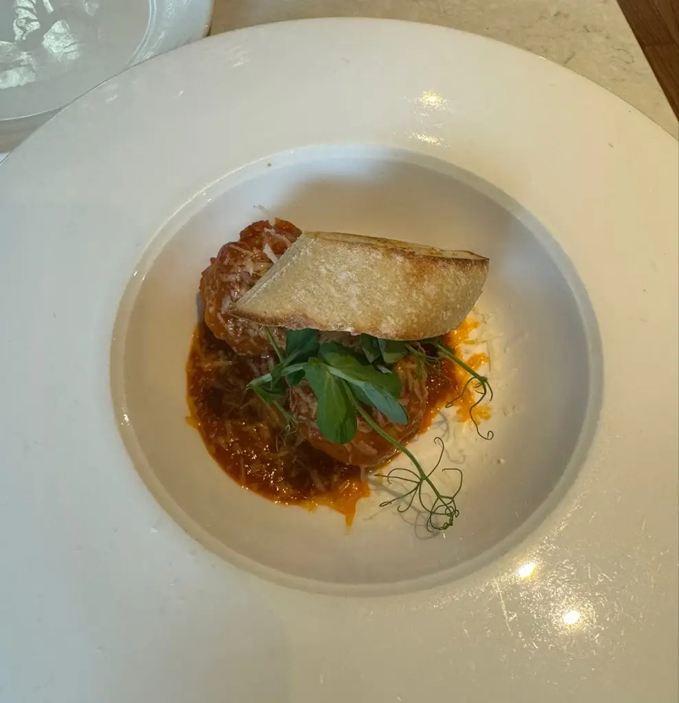 Enas Meshref_Galileo Cafe_Cluain Meala_reseña