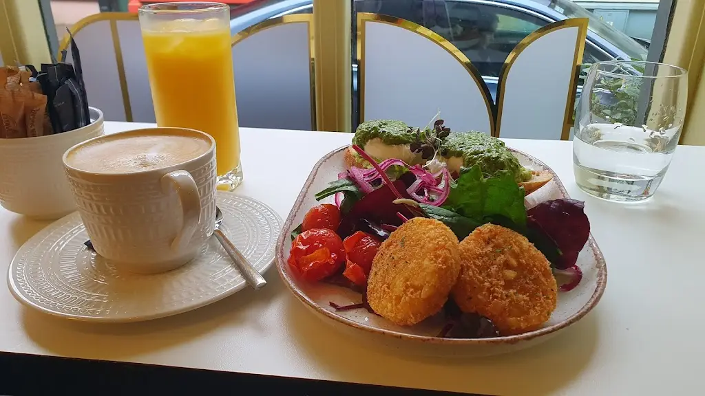 Petrica Ghenadie_Bert’s_Clonakilty_review