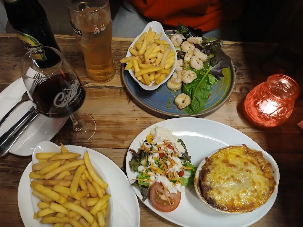 Fiona Freaney_Casey's Bar and Restaurant_Clonakilty_avis