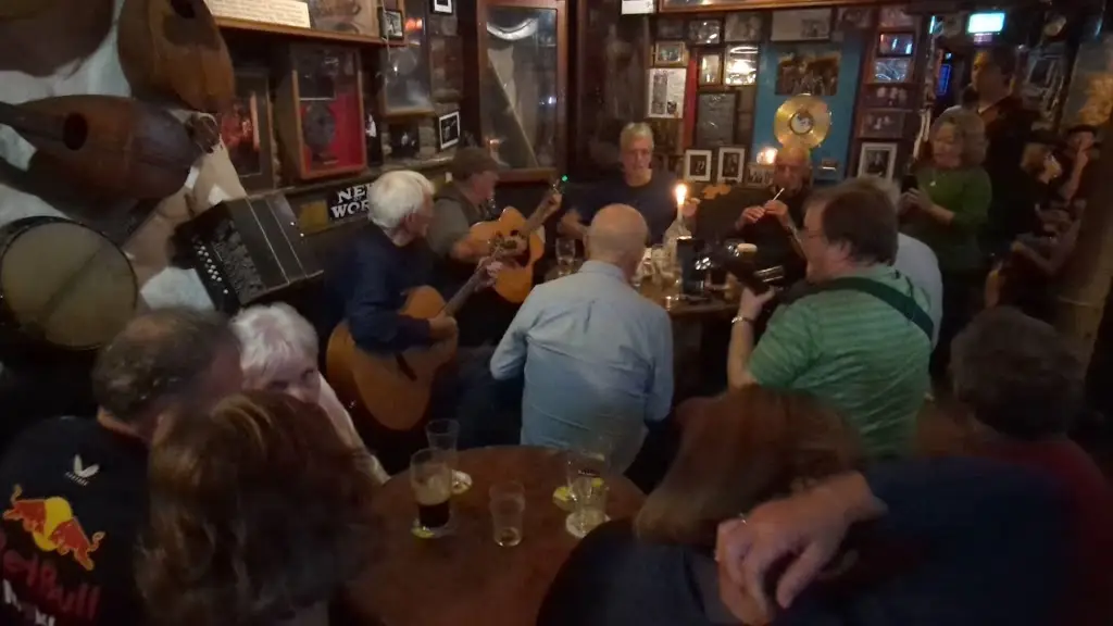 John Kirkwood_DeBarra's Folk Club_Clonakilty_avis