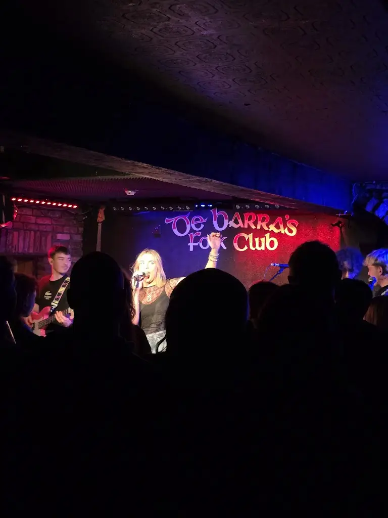 Molly McManus_DeBarra's Folk Club_Clonakilty_avis