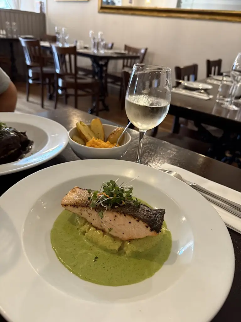 Анна Костева_Henry's Bistro & Wine Bar_Ennis_review