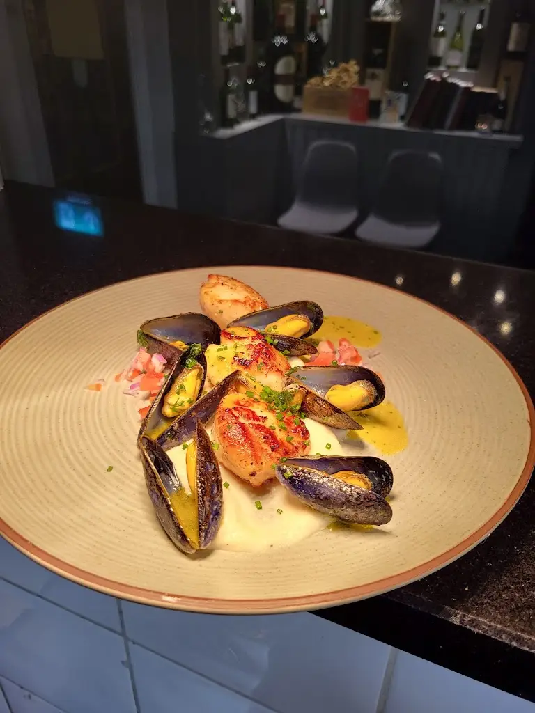 Henry's Bistro & Wine Bar_Ennis_slider_image_2