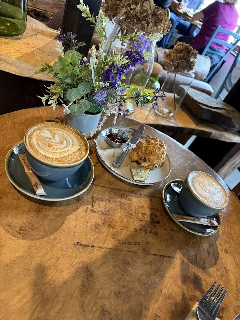 Hyat Katramiz_The Forge Coffee & Market Store_Castleisland_reseña