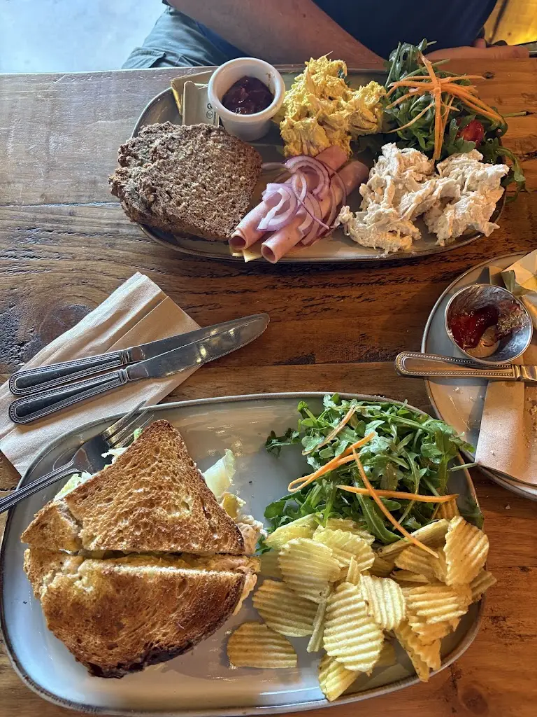 Jenny King-Modlin_The Forge Coffee & Market Store_Castleisland_reseña