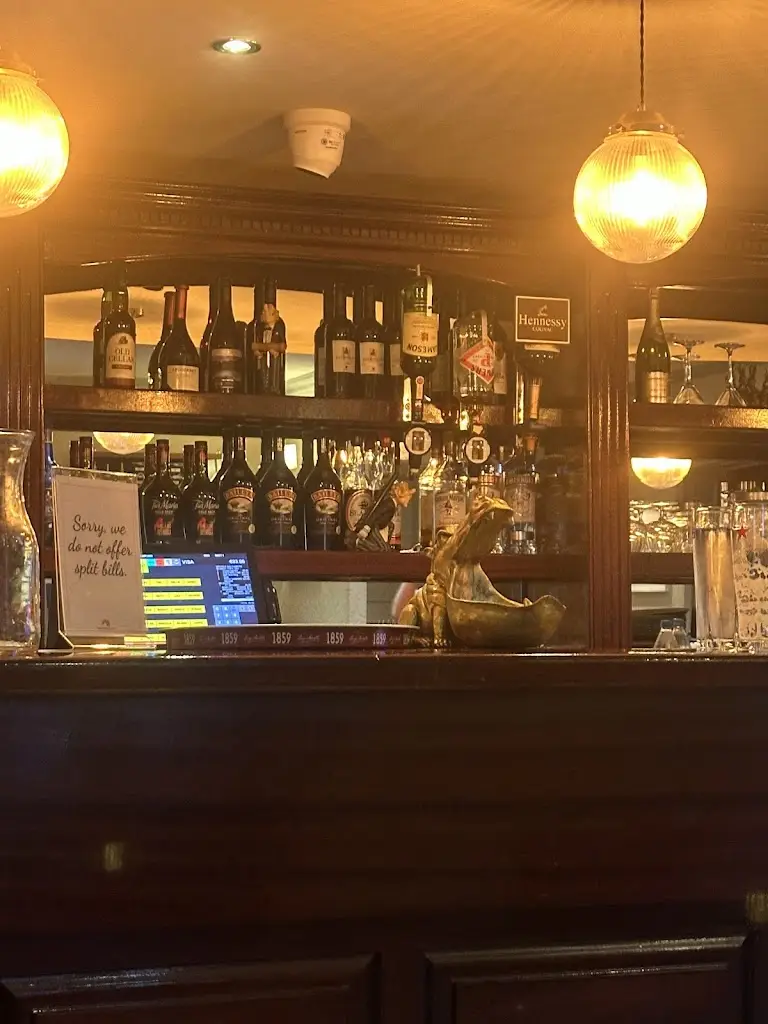 Nicoly Temponi_The Ovens Bar_Killumney_review